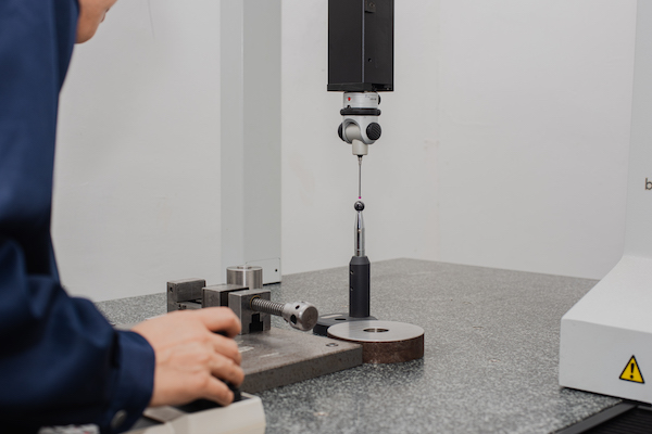 Three-dimensional inspection machine